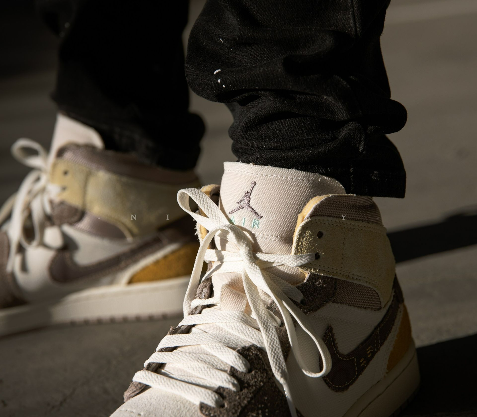 Giày Nike Air Jordan 1 Mid SE 'Craft' DM9652-102 - Ảnh 2