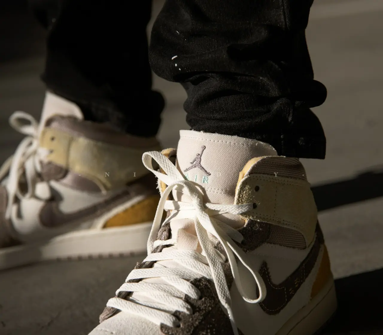 Alternative view of Giày Nike Air Jordan 1 Mid SE 'Craft' DM9652-102