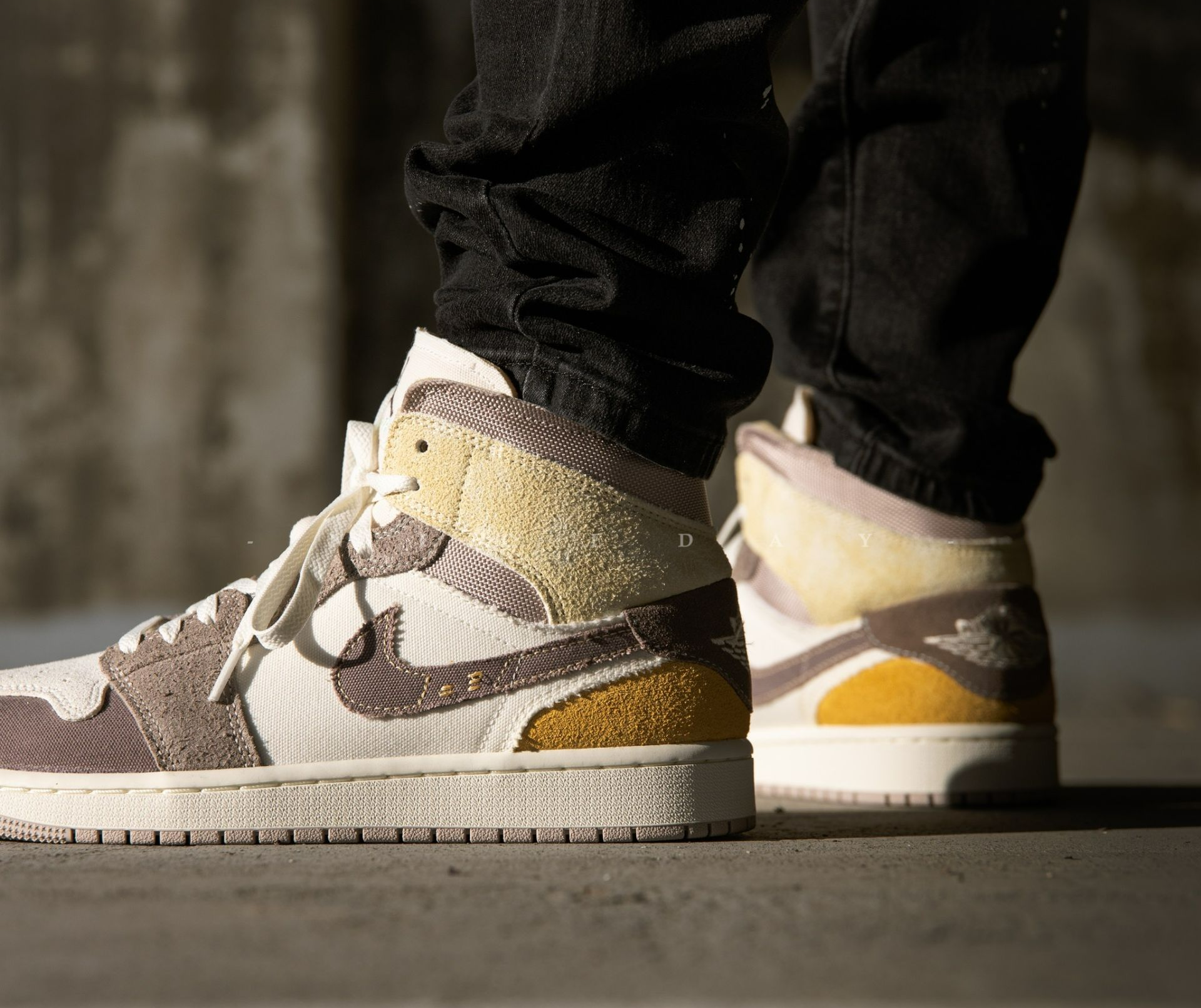 Giày Nike Air Jordan 1 Mid SE 'Craft' DM9652-102 - Ảnh 3