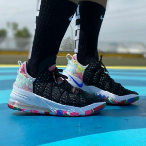 Alternative view of Giày Nike LeBron 18 GS 'James Gang' CW2760-002