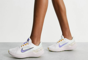 Giay Nike Wmns Air Winflo 9 'White Cream' DR8802-100