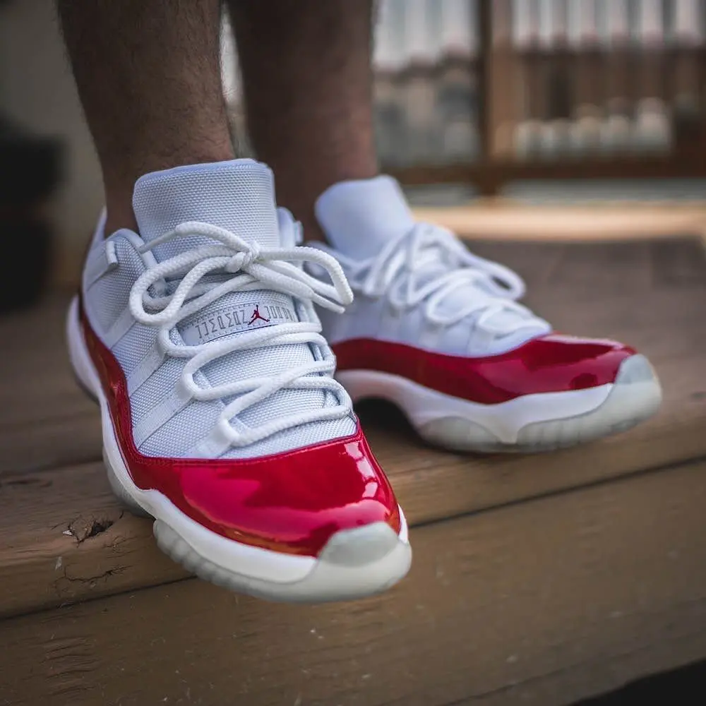Alternative view of Giày Nike Air Jordan 11 Retro Low "Cherry" 528896-102