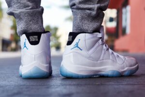 Alternative view of Giày Nike Air Jordan 11 Retro Legend Blue (2014) 378037-117