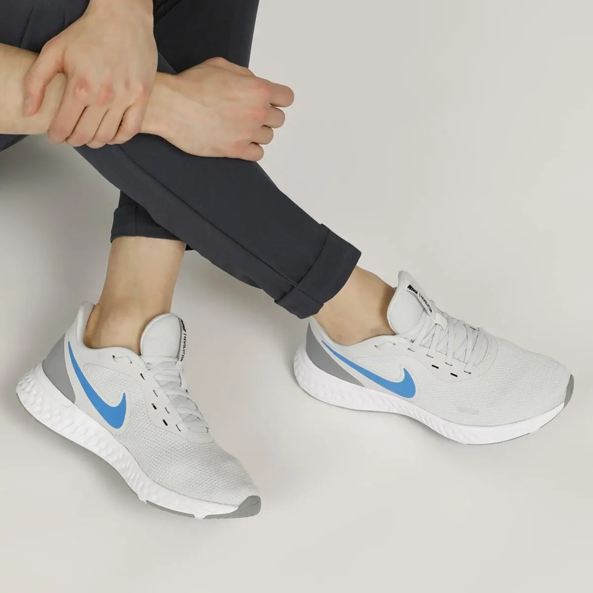 Alternative view of Giày Nike Revolution 5 Flyease Photon Dust BQ3211-015