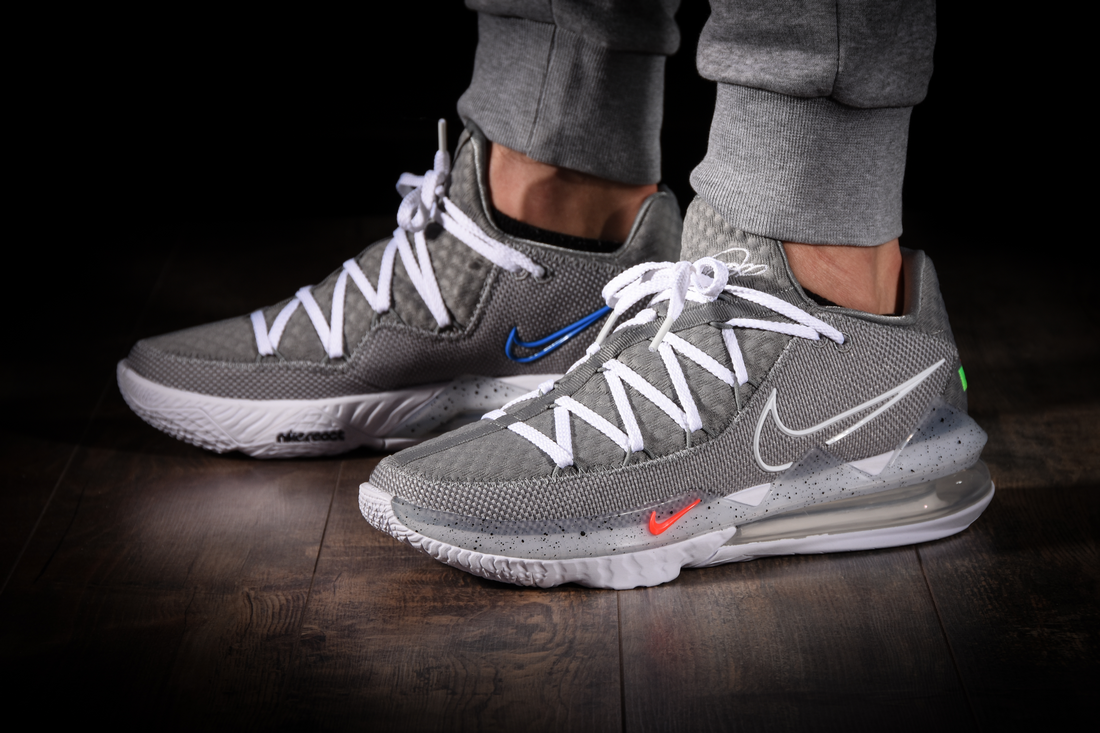 Giày Nike LeBron 17 Low 'Particle Grey' CD5007-004 - Ảnh 2