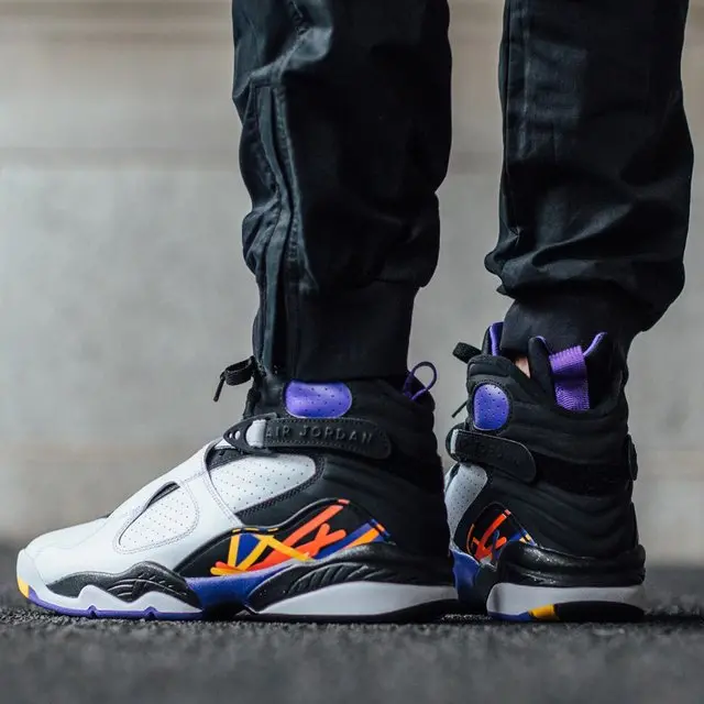 Alternative view of Giày Nike Air Jordan 8 Retro Three-Peat 305368-142