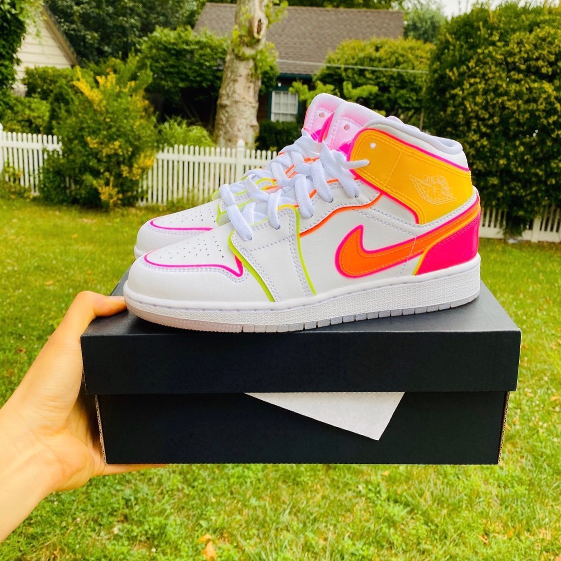 Giày Nike Air Jordan 1 Mid SE GS 'Edge Glow' CV4611-100 - Ảnh 9