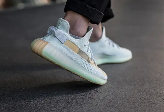 Alternative view of Giày Adidas Yeezy Boost 350 V2 'Hyperspace' EG7491