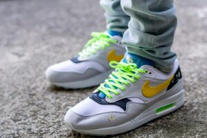 Alternative view of Giày Nike Air Max 1 GS 'Daisy' CW5861-100