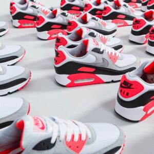 Alternative view of Giày Nike Air Max 90 'Infrared' 2020 CT1685-100