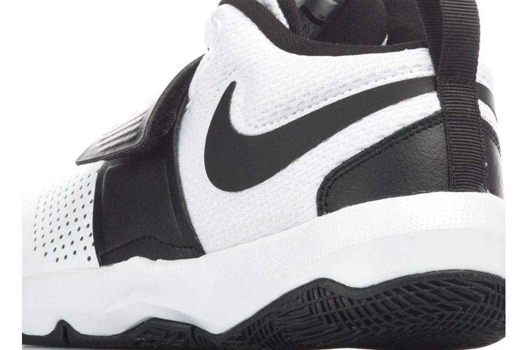 Giay Nike Team Hustle D 8 'White Black' 881941-100
