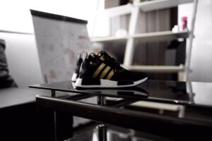 Alternative view of Giày Adidas Wmns NMD_R1 'Metallic Formstrip-Core Black' FX8833