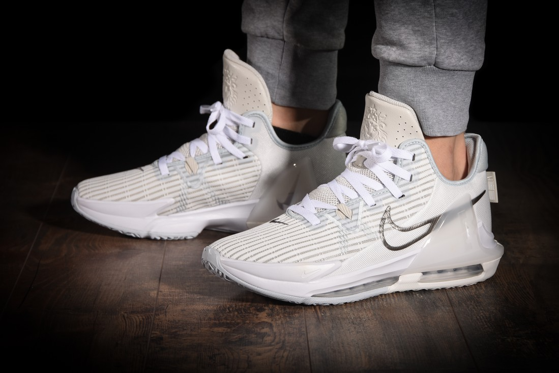 Giay Nike LeBron Witness 6 'White Metallic Pewter' CZ4052-102