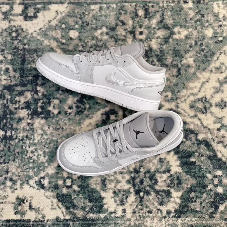 Alternative view of Giày Nike Air Jordan 1 Low SE GS 'White Camo' DD3234-100