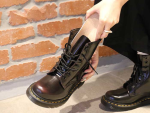 Alternative view of Giày Dr. Martens Wmns Arcadia Leather Lace Up Boot 'Cherry Red' 13661601
