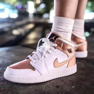 Alternative view of Giày Nike Air Jordan 1 Mid GS 'White Rose Gold' 555112-190