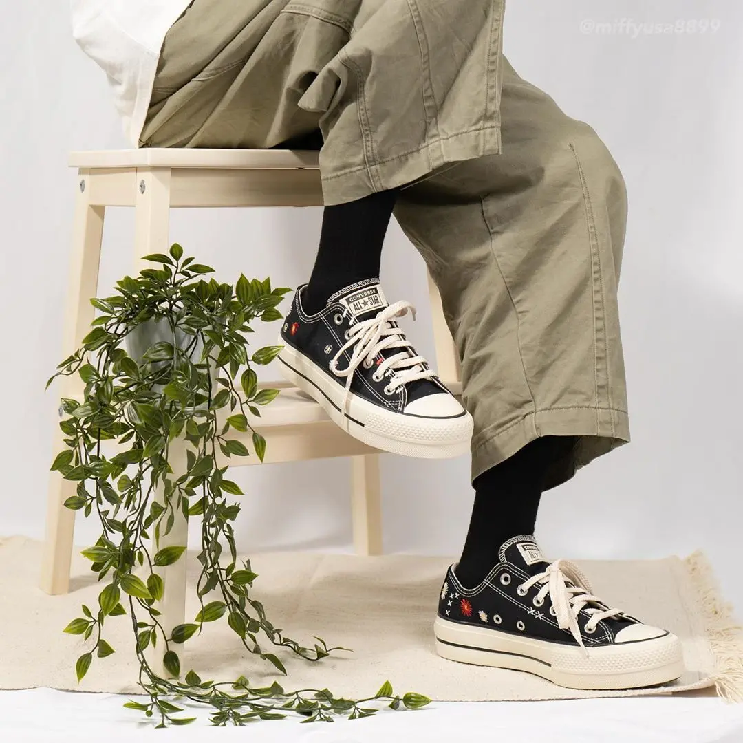 Giay Converse Chuck Taylor All Star 'Daisy Embroidery' 567994C