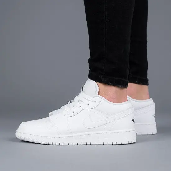 Alternative view of Giày Nike Air Jordan 1 Low GS 'White Black' 553560-101