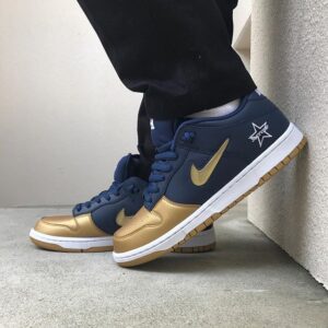 Alternative view of Giày Nike Supreme x Dunk SB Low QS 'Metallic Gold' CK3480-700