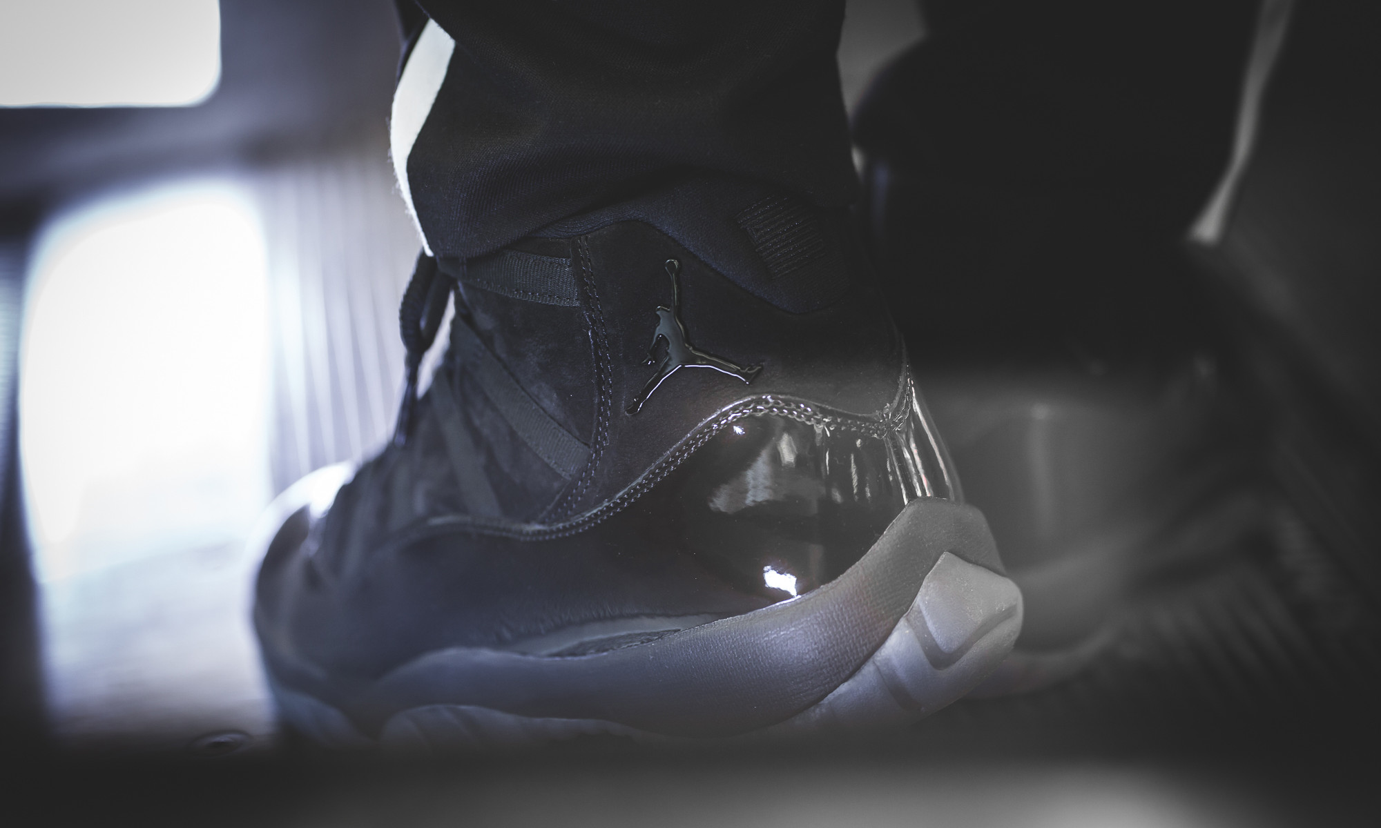 Giày Nike Air Jordan 11 Retro 'Cap and Gown' 378037-005 - Ảnh 4