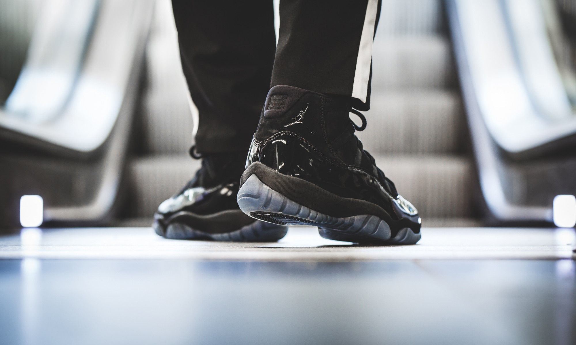 Giày Nike Air Jordan 11 Retro 'Cap and Gown' 378037-005 - Ảnh 3