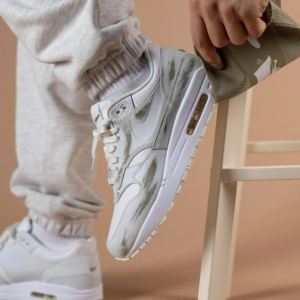 Alternative view of Giày Nike Wmns Air Max 1 'Yours' DC9204-100