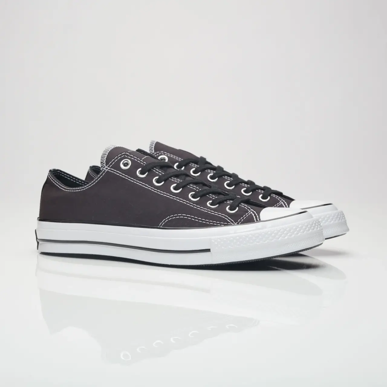 Alternative view of Giày Converse Fragment x Chuck 70 Ox 'Tuxedo' 156452C