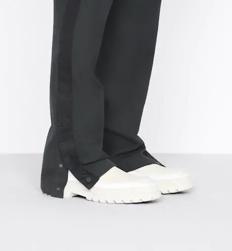 Alternative view of Giày Dior And Sacai Chelsea Boot Cream Nubuck Calfskin 3BO278ZHO-H060