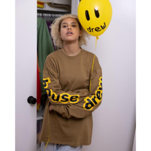 Alternative view of Áo Drew House Drew Gouse ls Hug Tee Chaz Brown