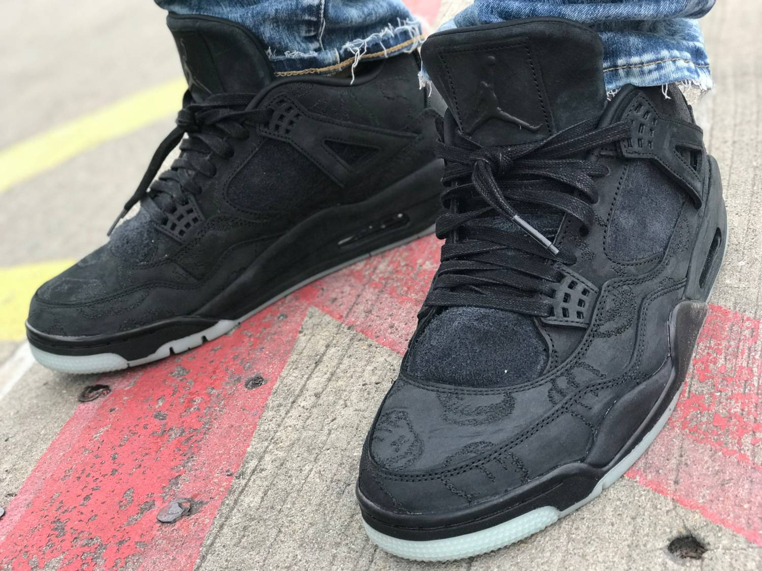 Giày Nike KAWS x Air Jordan 4 Retro 'Black' 930155-001 - Ảnh 3