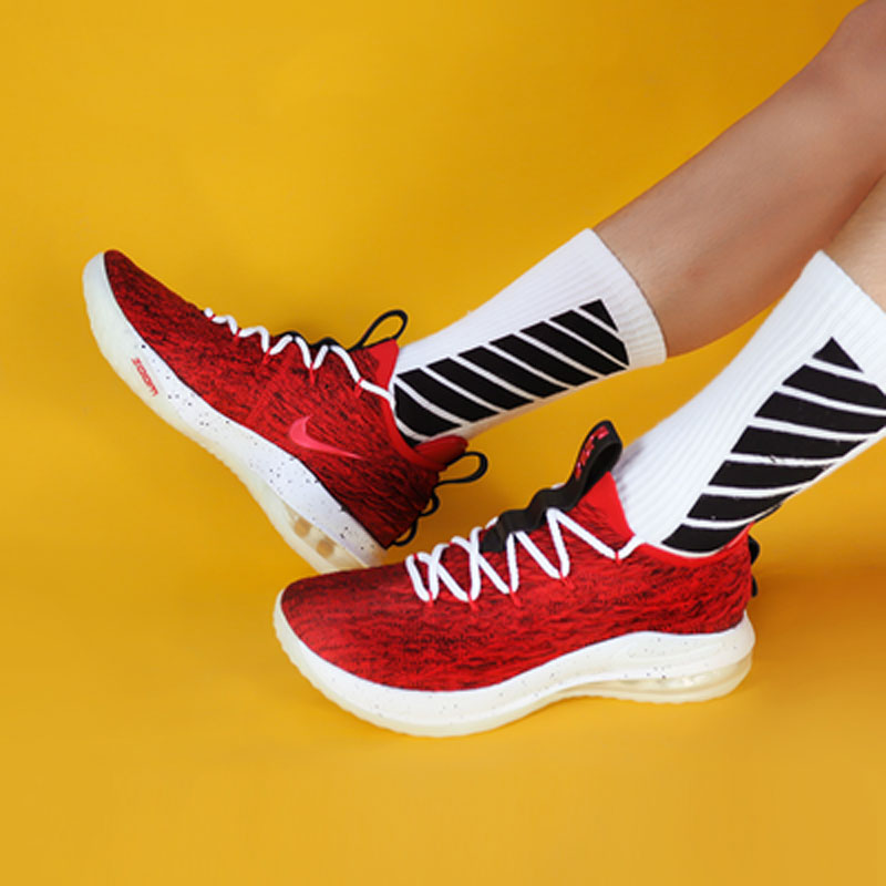 Alternative view of Giày Nike LeBron 15 Low EP 'University Red' AO1756-600