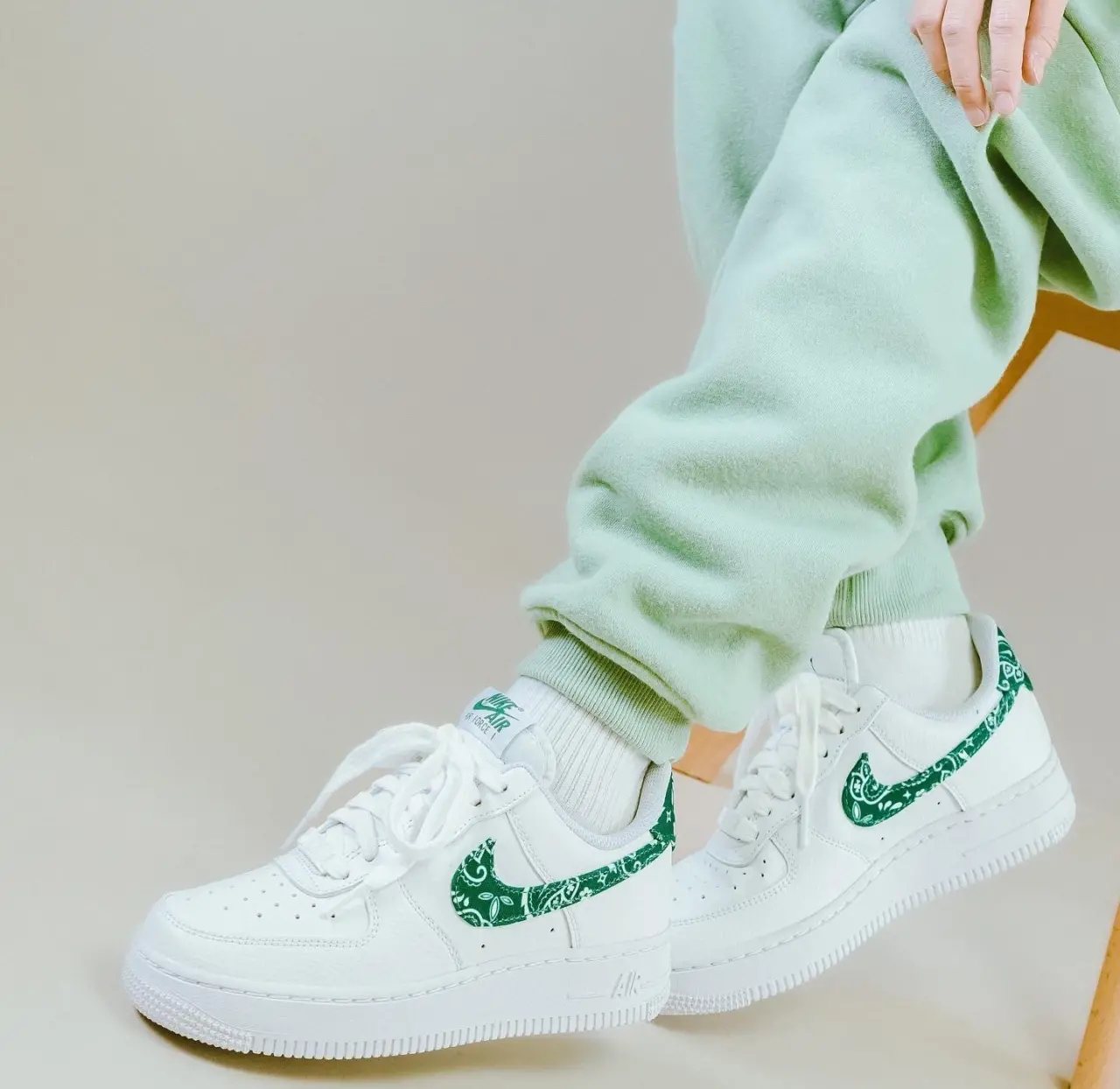 Alternative view of Giày Nike Wmns Air Force 1 '07 Essentials 'Green Paisley' DH4406-102