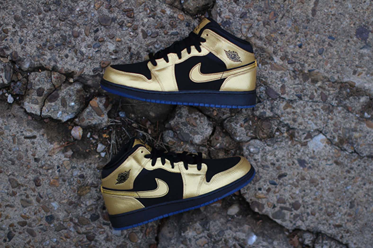 Giày Nike Air Jordan 1 Mid 'Metallic Gold Coin Black' 555112-905 - Ảnh 4