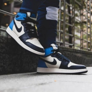 Alternative view of Giày Nike Air Jordan 1 Retro High GS 'Obsidian UNC' 575441-140