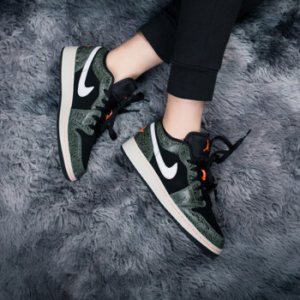 Alternative view of Giày Nike Air Jordan 1 Low GS 'Gray' BQ6870-300