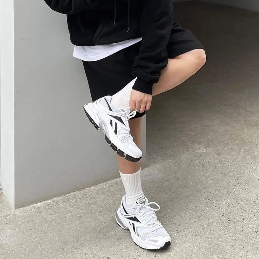 Alternative view of Giày Reebok Premier Road Plus 6 'White Silver Metallic' G58597