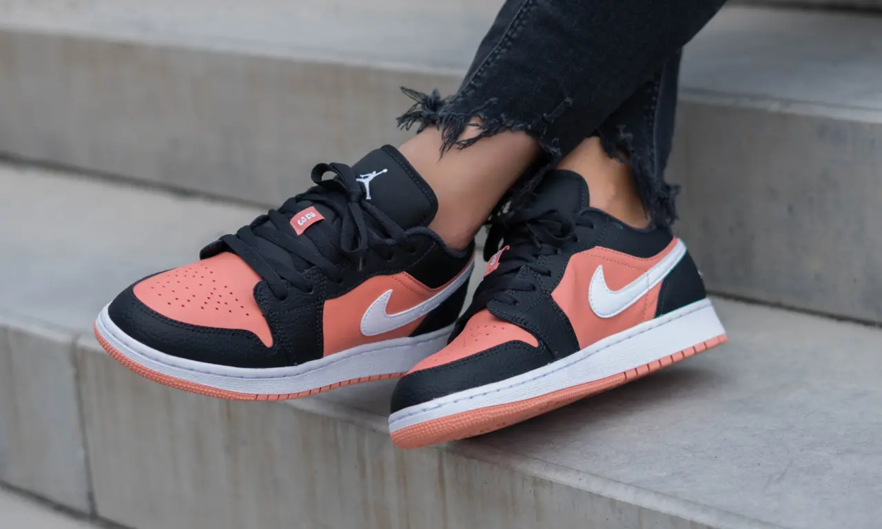 Alternative view of Giày Nike Air Jordan 1 Low 'Pink Quartz' 554723-016