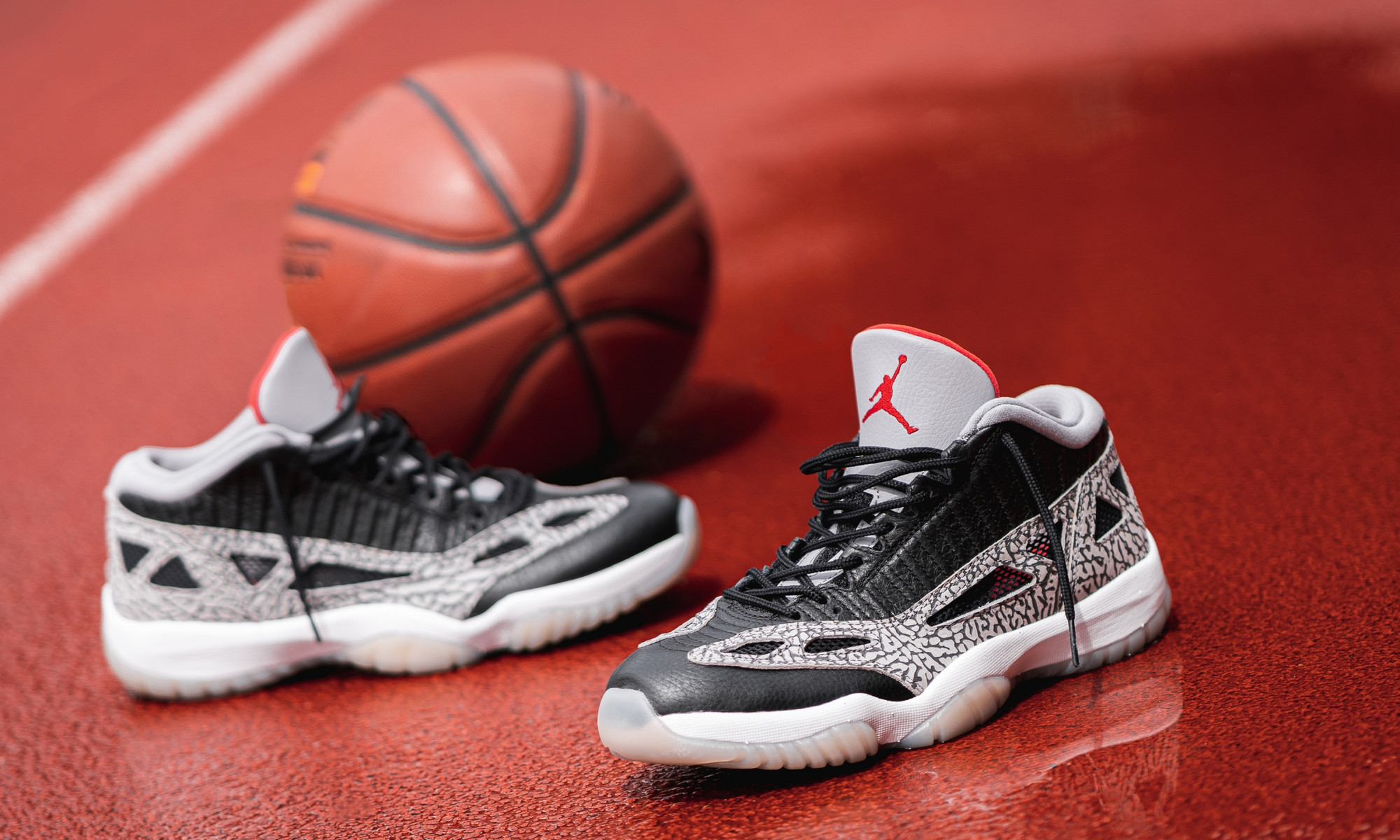 Giày Nike Air Jordan 11 Low Retro IE 'Black Cement' 919712-006 - Ảnh 2