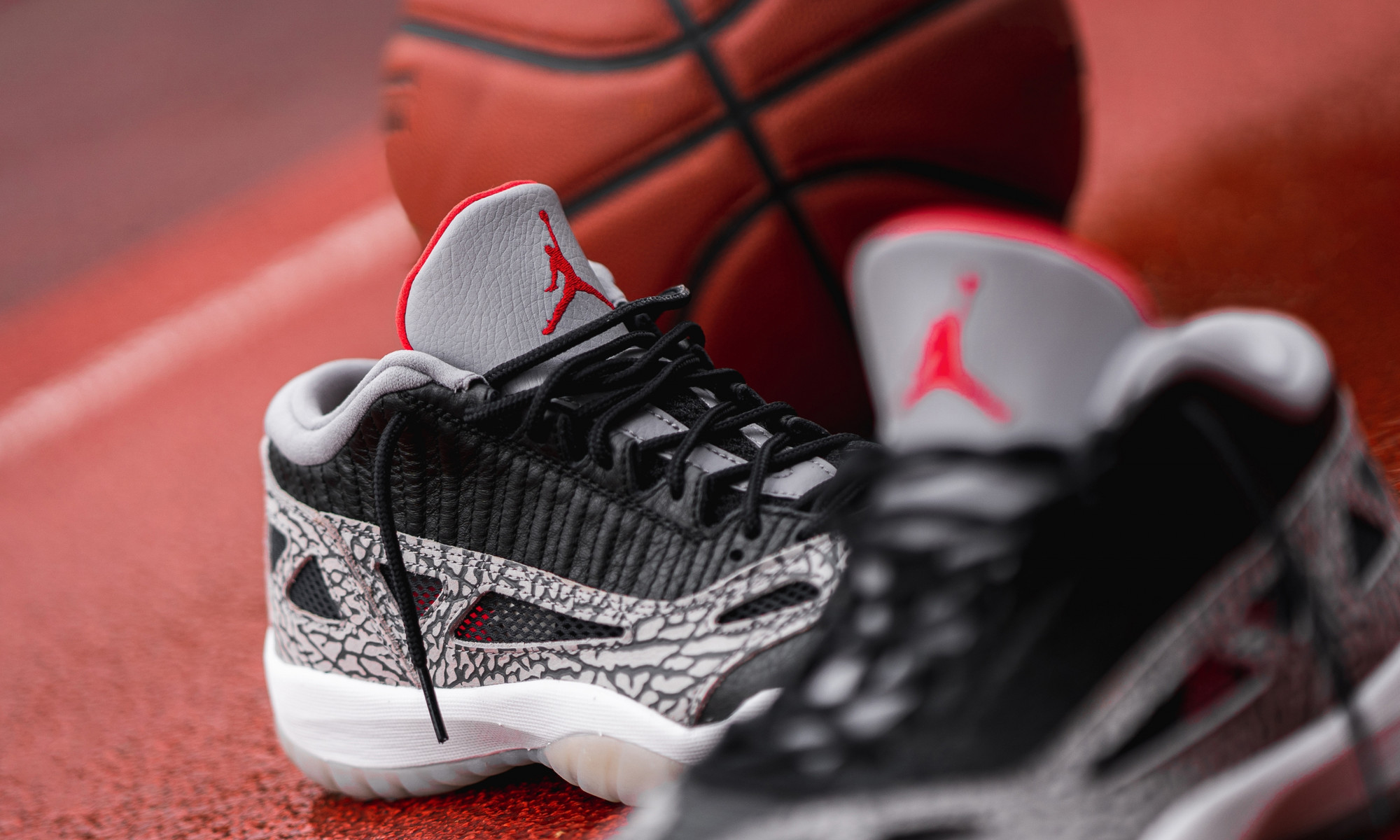 Giày Nike Air Jordan 11 Low Retro IE 'Black Cement' 919712-006 - Ảnh 3