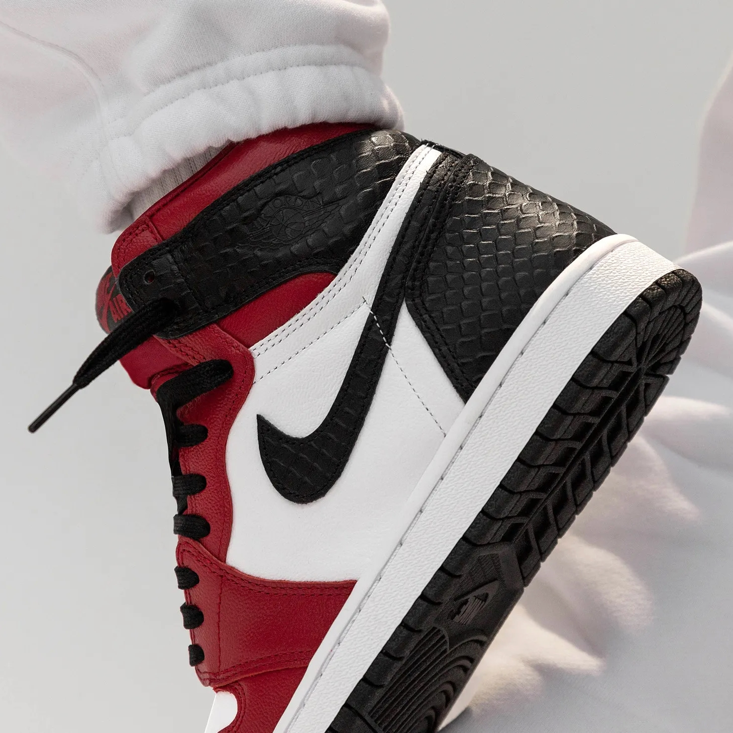 Giày Nike Air Jordan 1 Retro High 'Satin Snake Chicago' CD0461-601 - Ảnh 6