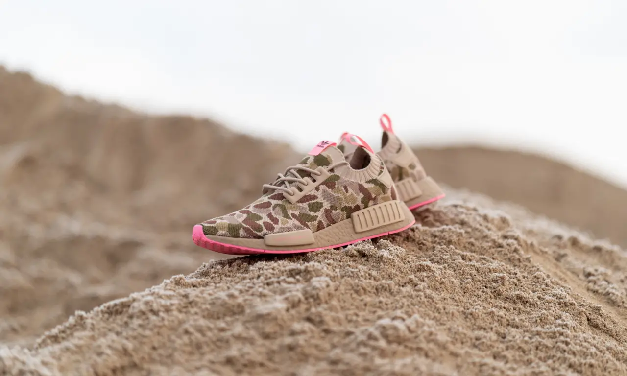 Alternative view of Giày Adidas NMD_R1 Primeknit 'Camo Hyper Pop' G57940