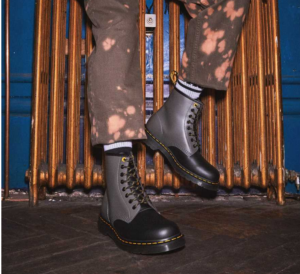 Alternative view of Giày  Dr. Martens 1460 Smooth Clash Leather Lace Up Boots 27538001