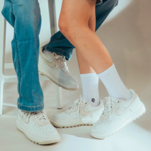 Giay Nike Air Force 1 Luxe 'Triple White' DD9605-100