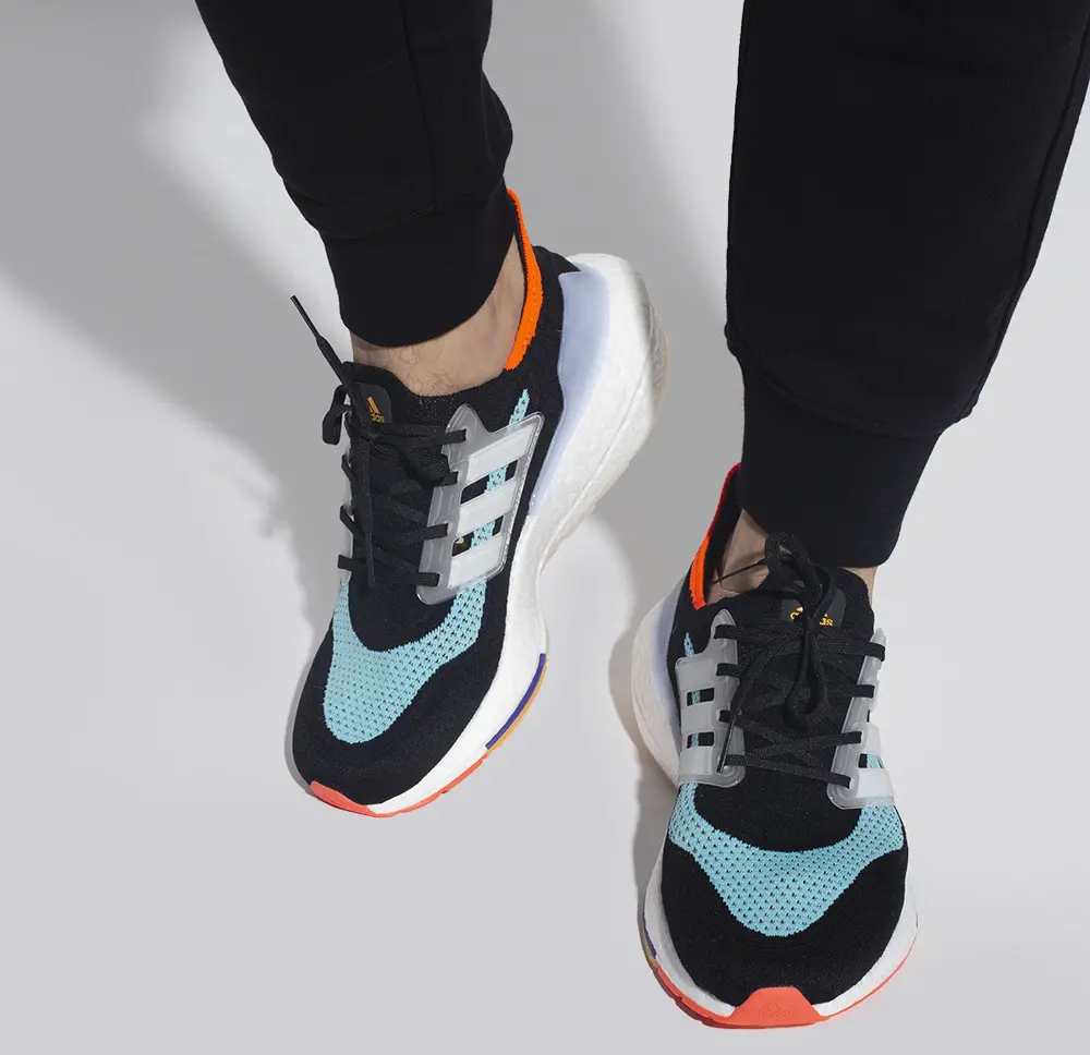 Alternative view of Giày Adidas UltraBoost 21 'Black Pulse Aqua' S23867