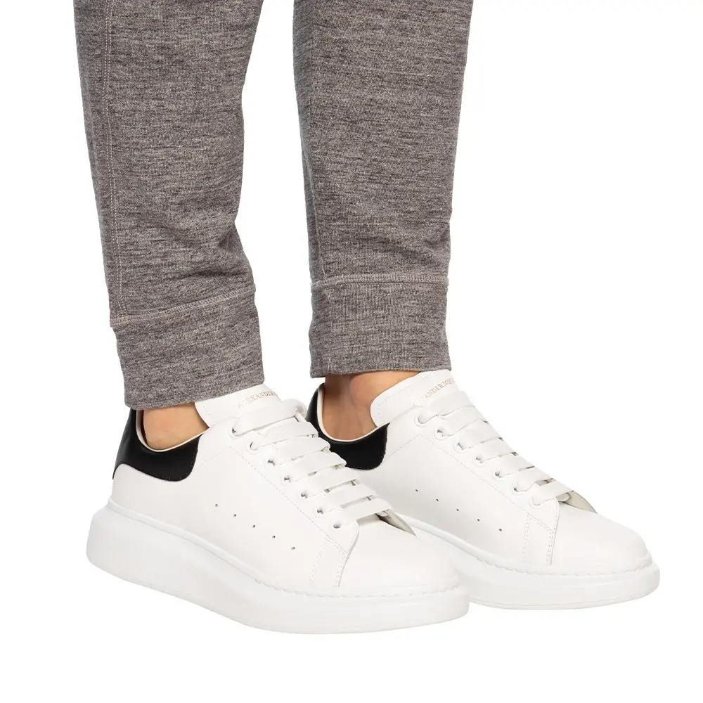 Alternative view of Giày Alexander McQueen Wmns Oversized Sneaker 'White Black' 553770-WHGP7-9061
