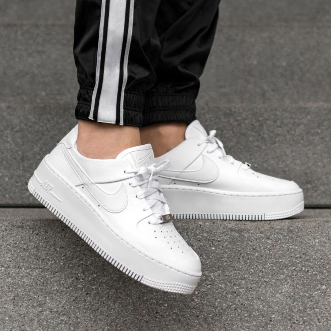 Giay Nike Air Force 1 Sage Low 'Triple White' AR5339-100