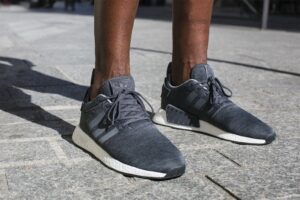 Alternative view of Giày Sneakersnstuff x adidas NMD_R2 "Grey Melange" BY2790