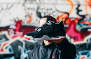 Alternative view of Giày Nike Air Jordan 4 Retro OG 'Bred' 2019 308497-060