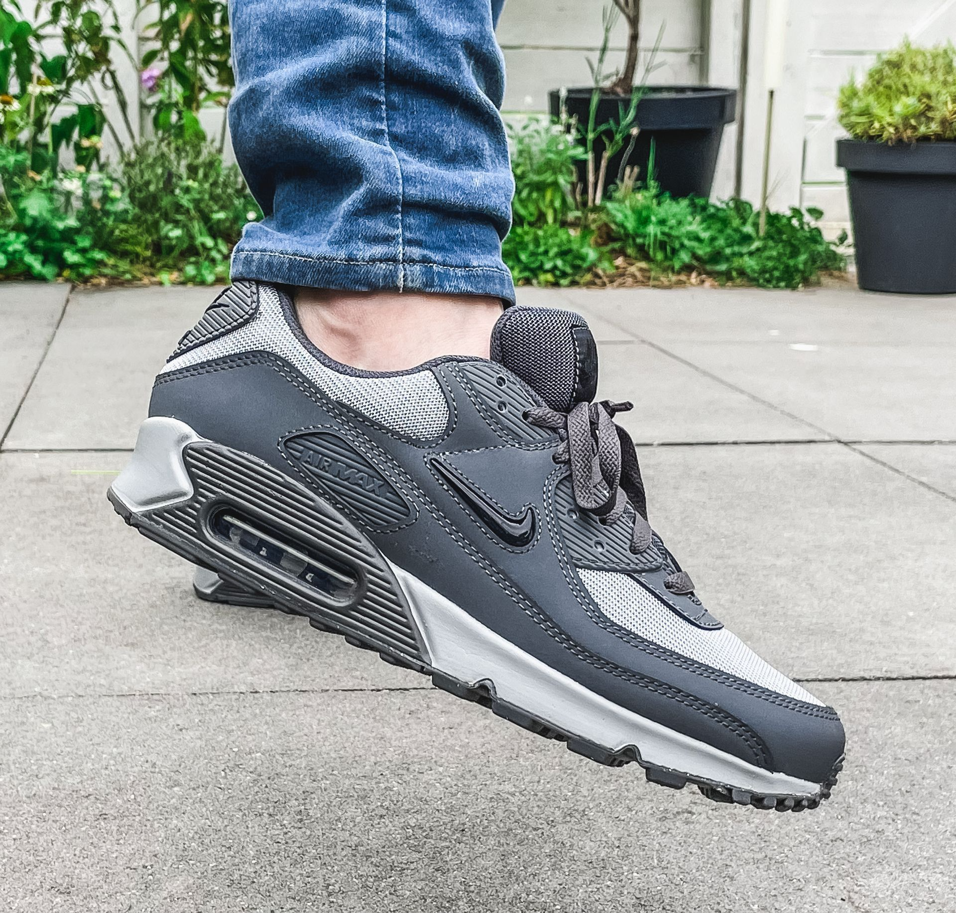 Giay Nike Air Max 90 'Jewel Wolf Grey' DX2656-002