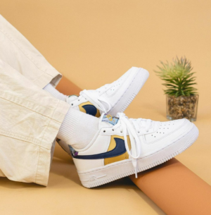 Alternative view of Giày Nike Air Force 1 Low LV8 GS 'White Floral' DM3089-100